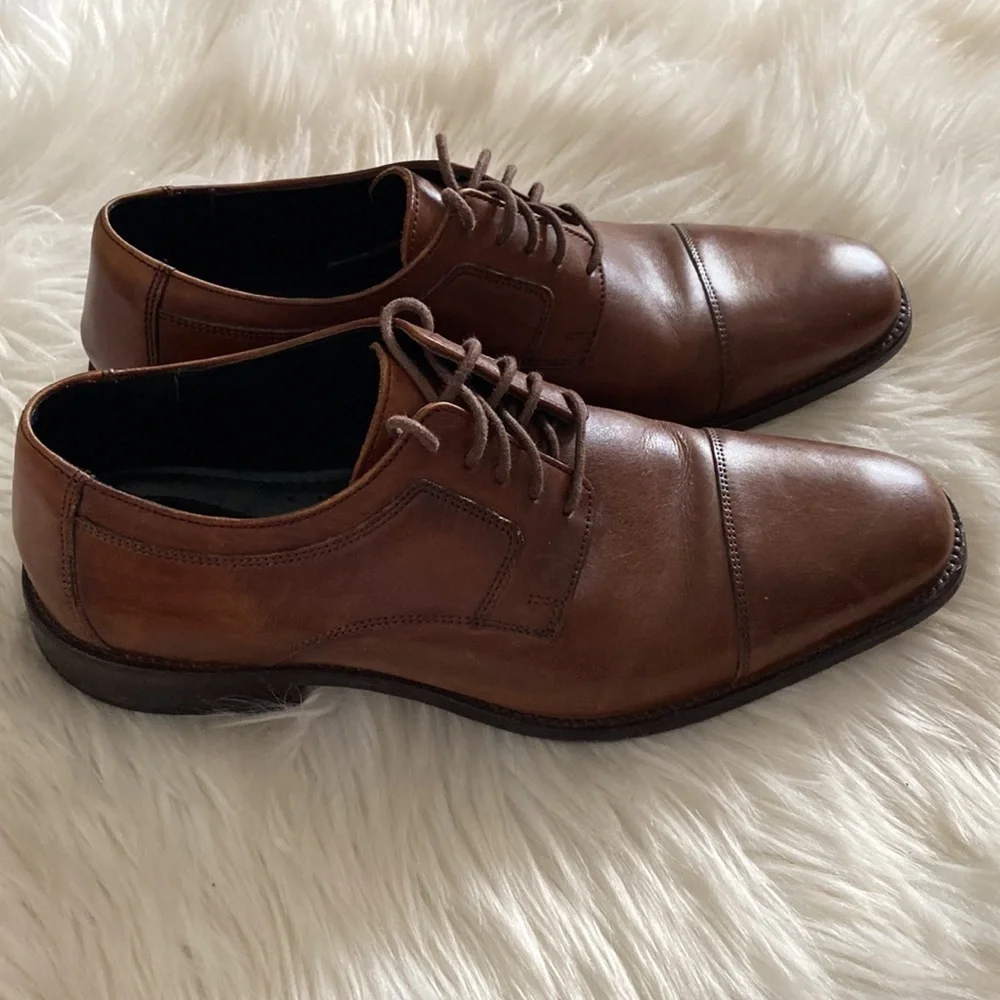 Johnston & Murphy brown leather Oxford shoes